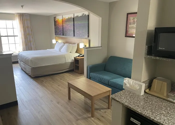 Days Inn By Wyndham Dallas Plano